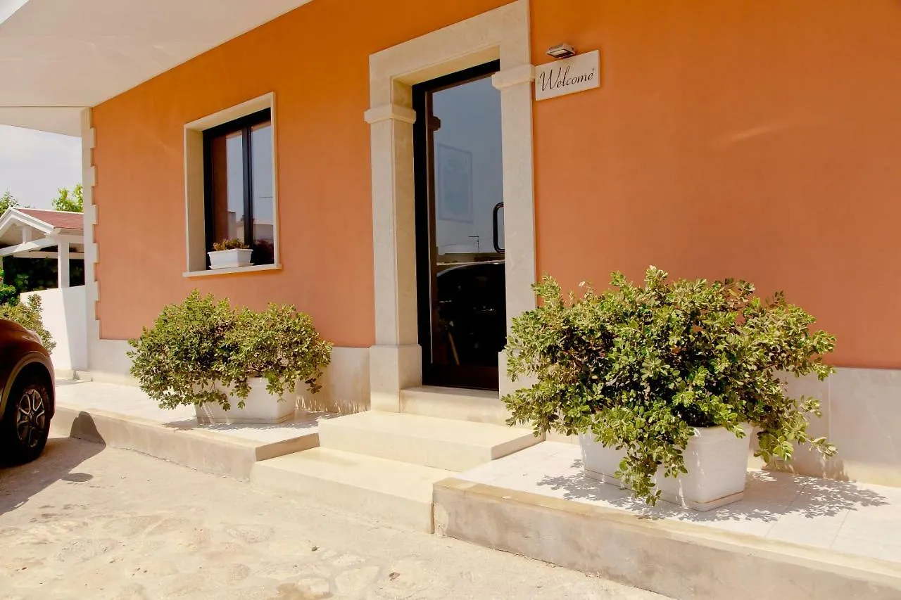 B&B Shining Avola