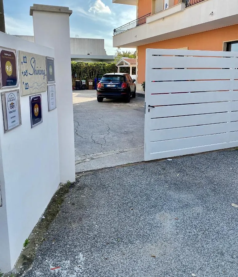 B&B Shining Avola 3*,  İtalya