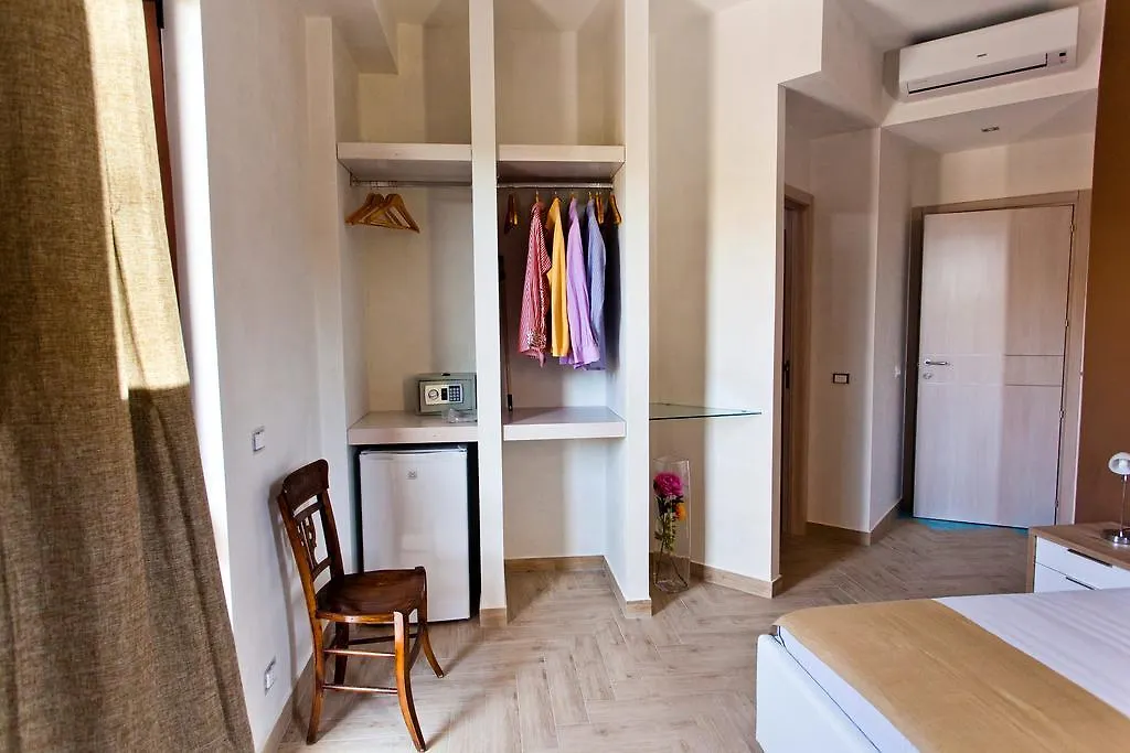 *** Bed & Breakfast B&B Shining Avola Italy